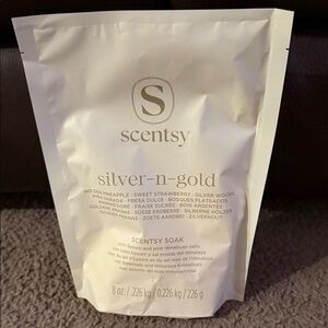 Silver-n-gold Scentsy Soak